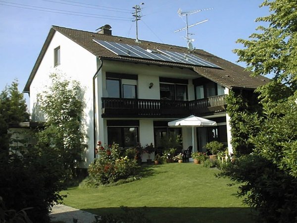 Bayern - Pilsting Lilien Street 2 - 100000 roof program
Buyer Meindl. 2.97 kW peak photovoltaic, Sunny Boy inverter.