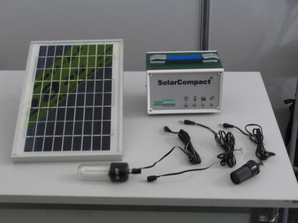 It becomes a light in Africa: Solar set with lamp
7 watts Photovoltic, 7 Ah sealed lead battery and, in addition, a cable with a lamp. Clean light instead of an oil lamp. Completely for 120. EUR.