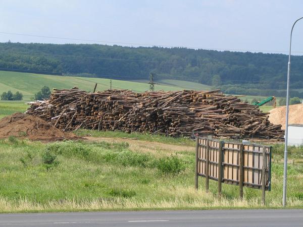 Wooden pile for the energy production
Beside 2 MW powerplant is this wood pile. The wood comes from the region, the routes of transport are short and the efficiency high.
