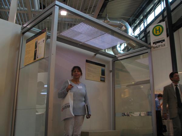 Station with photovoltaic and LED lamps.
Slightly clear photovoltaic on the top, below a surface with LED lamps. Light of the day provides for more lighting and security at night and everything without mains connection.