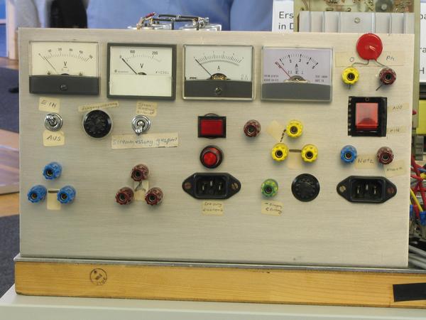 Dashboard of the first inventer
Zurich ETH developed the prototype of the first inventer. Extremely a lot of expenditure for 576 watts of top achievement. Here the dashboard.