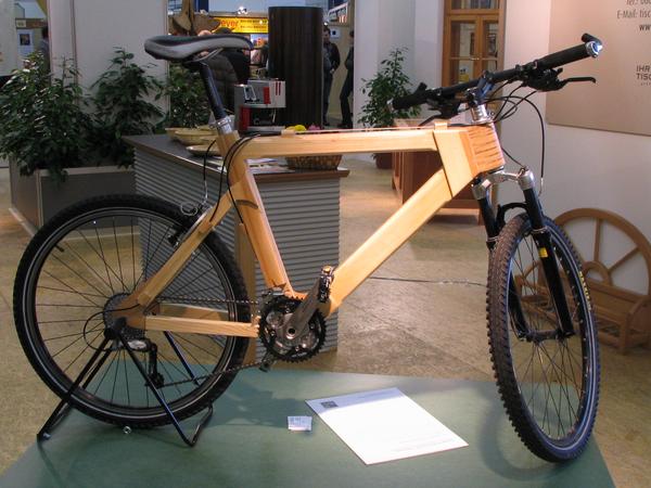 Mountainbike from wood
Stefan Paumann brought with his wooden bicycle the most creativ technical project 2004/2005 at the wood technic school in Kuchl. The result is an only 11,8kg heavy mountain bike