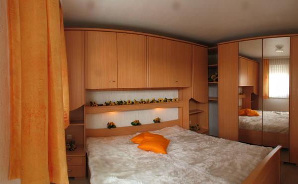 Bedroom in Tobs 1080 mobile home
Just right now with our apartment with slanted walls below the roof, we can only dream from a sleeping room with so much cupboards. This furnishings is suitable for a main place of residence.