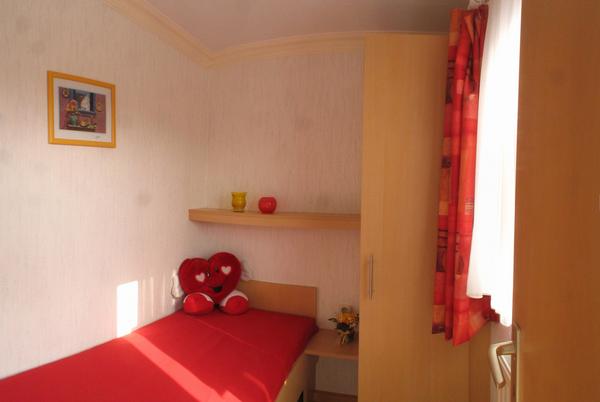 Children's room in mobile home Tobs 860x610
Only the children's room is by it's size only for residence during the holydays designed. For permanent live a little bit to small.
