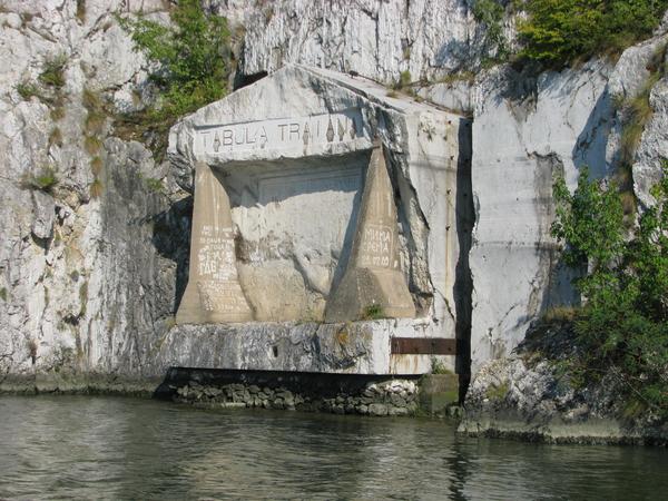 Tabula Traiana
The board has been taken higher when the Danube water power plant had been built 1972. Now only to visit from the water. Here had been once the Roman military street Danube south.