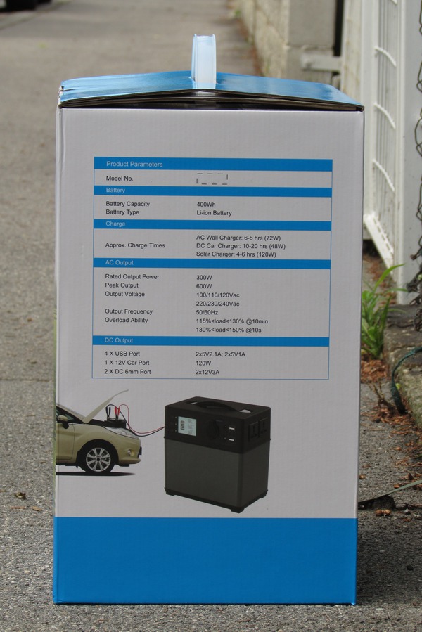 Portable Solar Anlage für Versorgung bis Kühlschrank
Auf der Box zeigen die 4 Seiten, was das Gerät alles kann. Eingang 230 V AC über Netzadapter, 12V Autoanschluß, Solareingang, Ausgang USB, 12 V, Autostarten und 230 V AC..
Bild 1